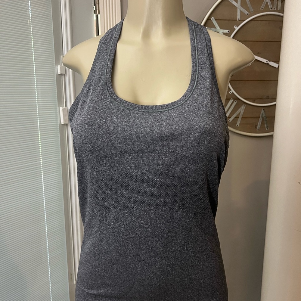 Lululemon - Picture 7 of 7
